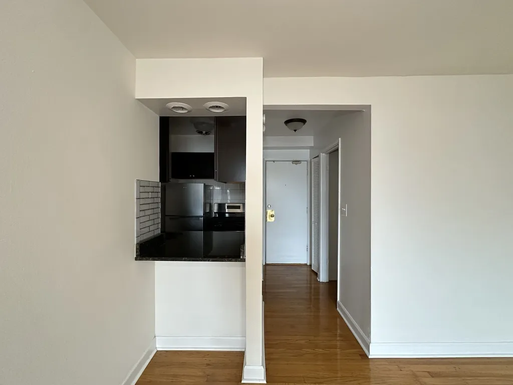 6830 N Sheridan Rd, ,  60626, USA 60626-unit#562-Chicago-IL