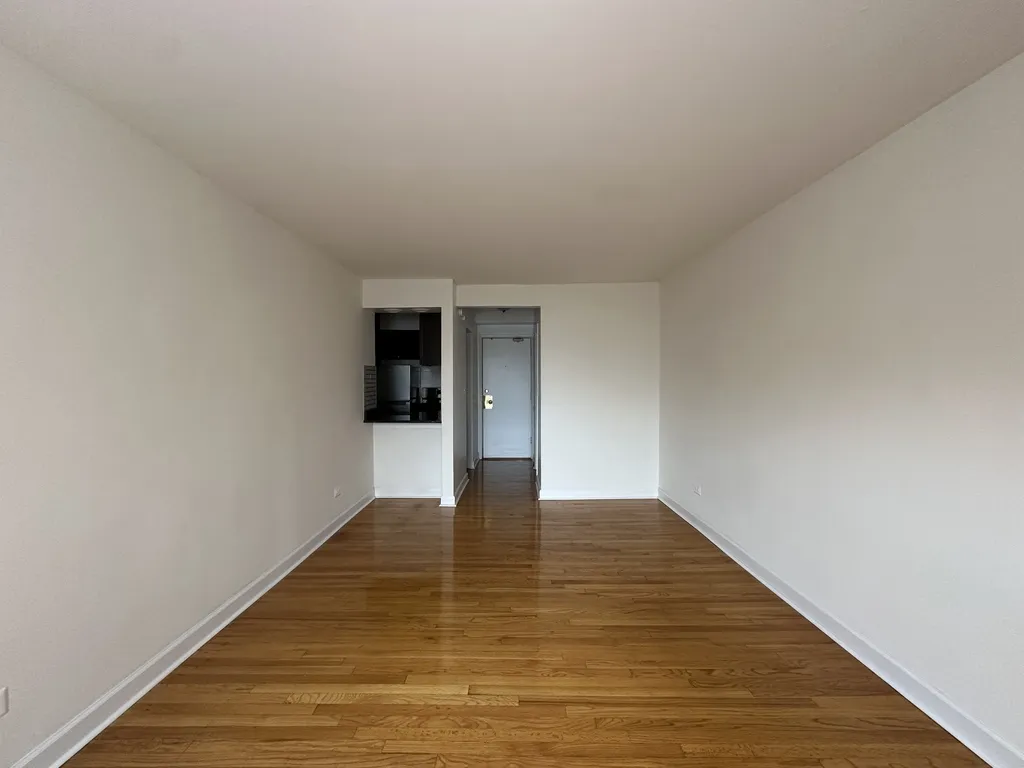 6830 N Sheridan Rd, ,  60626, USA 60626-unit#562-Chicago-IL