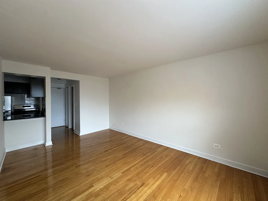 6830 N Sheridan Rd, ,  60626, USA 60626-unit#562-Chicago-IL