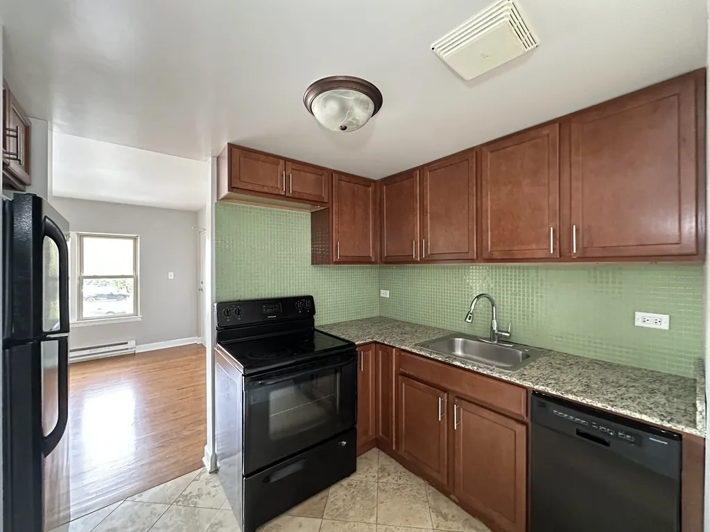 7632 N Milwaukee Ave, Niles,  60714, USA 60714-unit#2B-Chicago-IL