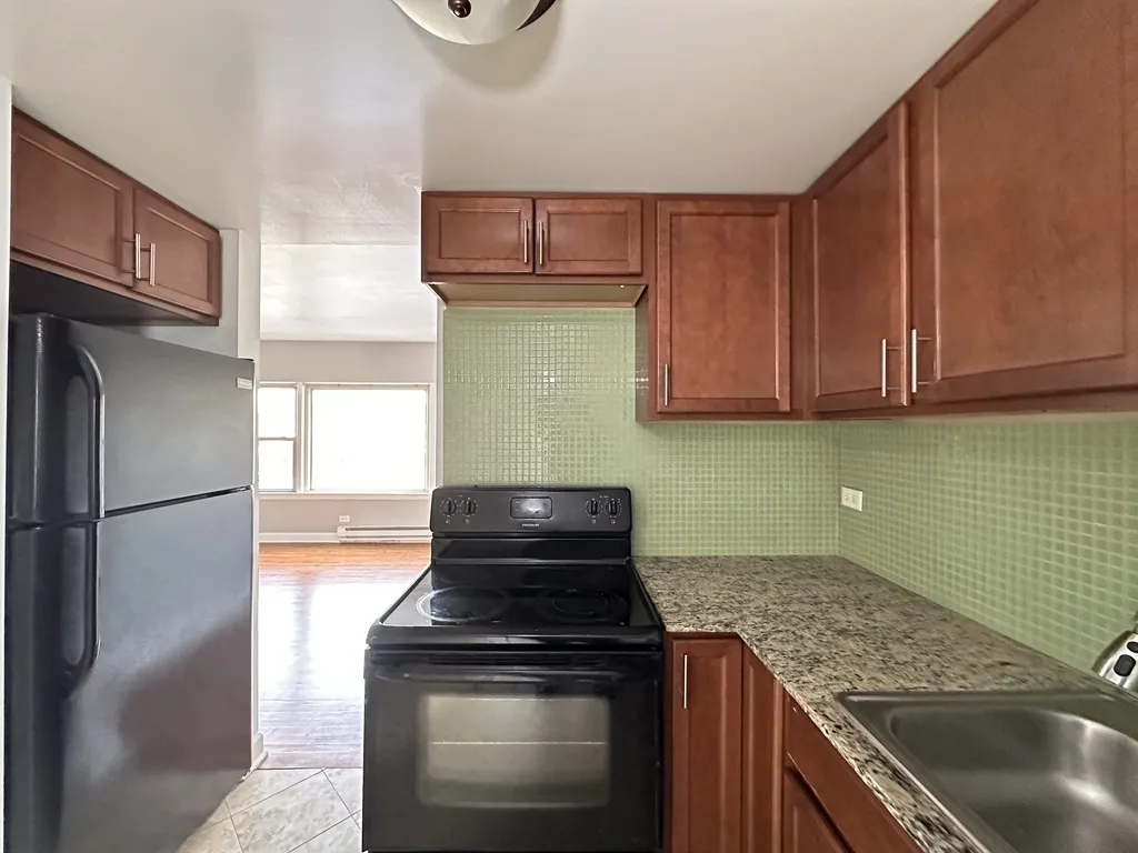 7632 N Milwaukee Ave, Niles,  60714, USA 60714-unit#2B-Chicago-IL