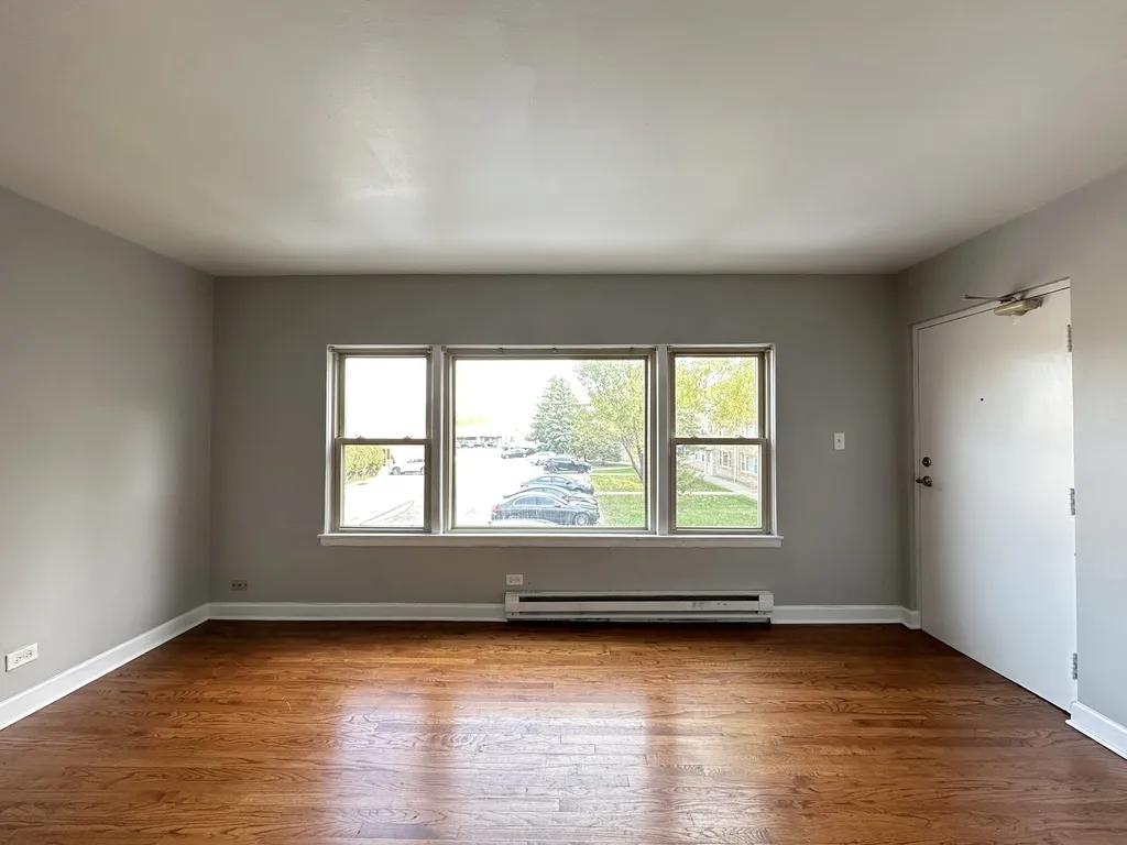 7632 N Milwaukee Ave, Niles,  60714, USA 60714-unit#2B-Chicago-IL