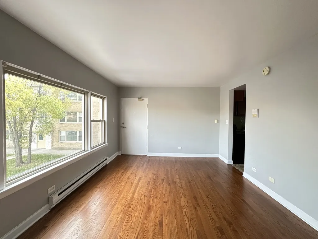 7632 N Milwaukee Ave, Niles,  60714, USA 60714-unit#2B-Chicago-IL
