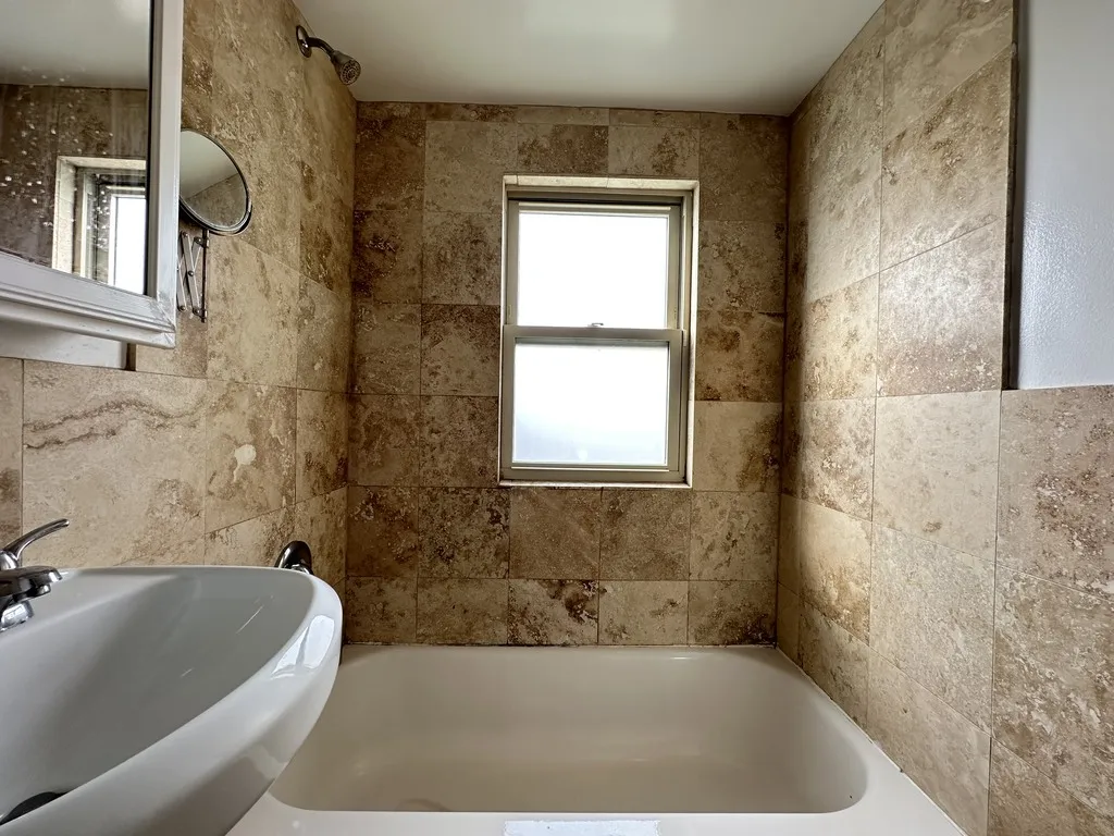 7632 N Milwaukee Ave, Niles,  60714, USA 60714-unit#2B-Chicago-IL