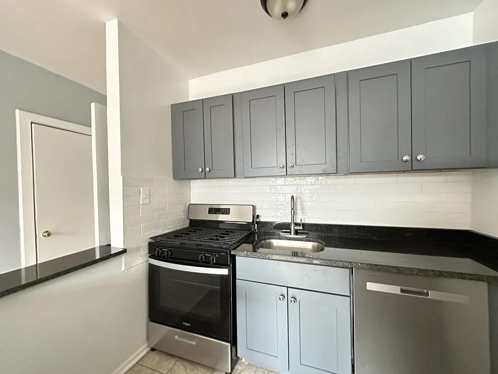 5662 N Ridge Ave, ,  60660, USA 60660-unit#2i-Chicago-IL