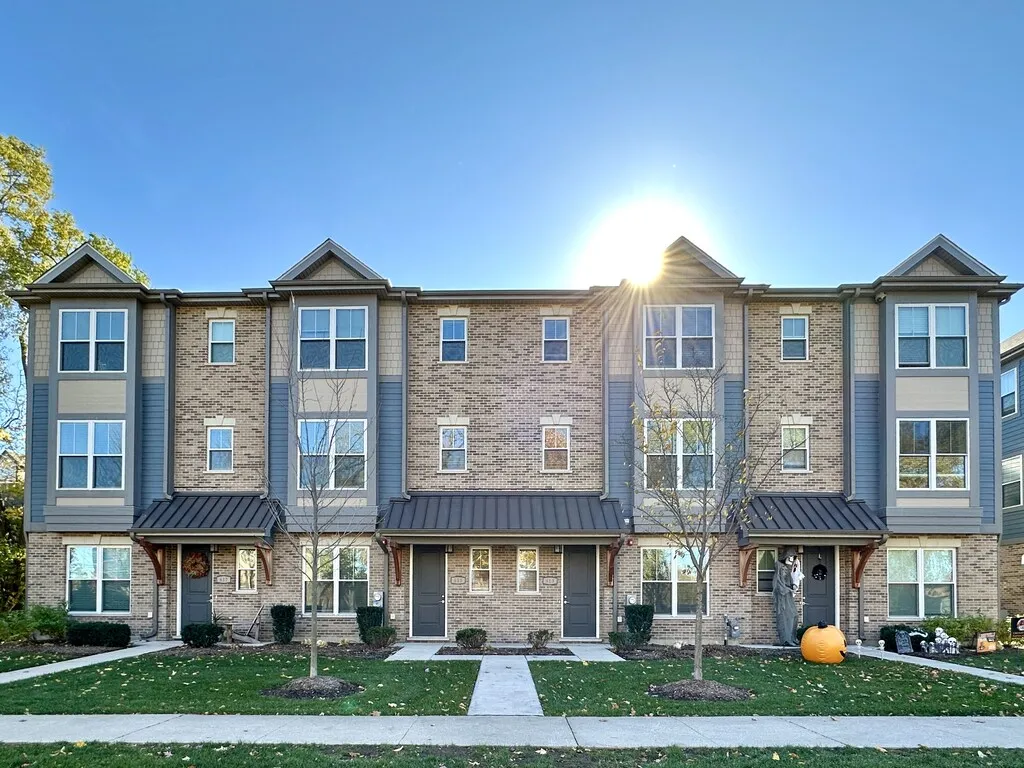 613 Broadway St, Libertyville, 60048, USA 60048-unit#TH-Chicago-IL