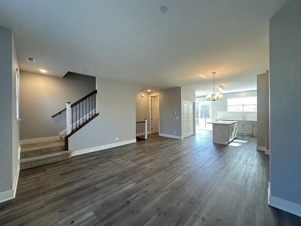 613 Broadway St, Libertyville,  60048, USA 60048-unit#TH-Chicago-IL
