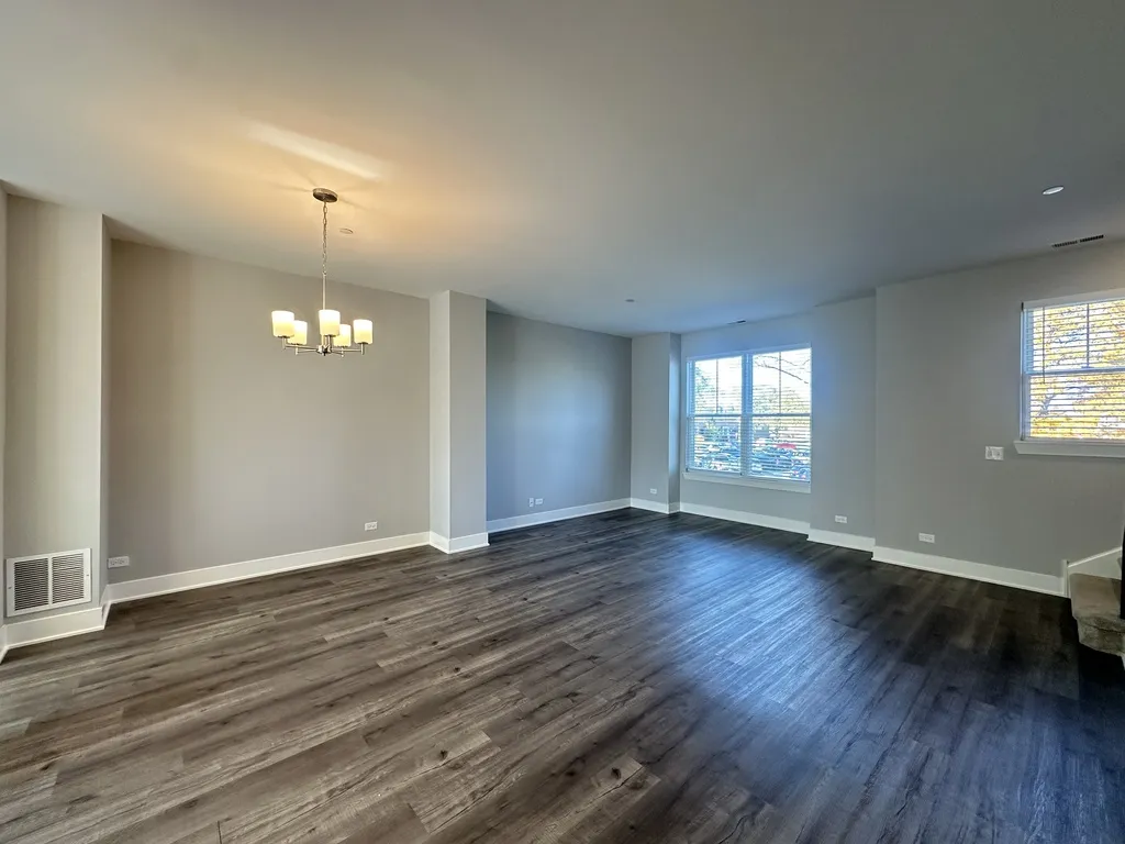 613 Broadway St, Libertyville,  60048, USA 60048-unit#TH-Chicago-IL