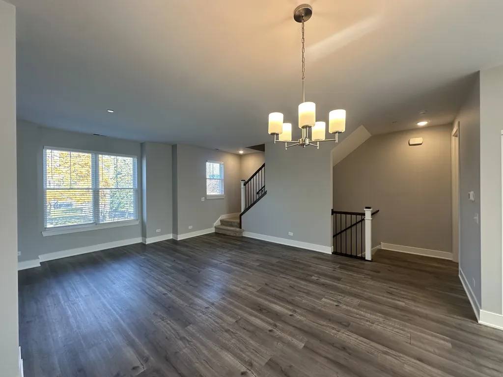 613 Broadway St, Libertyville,  60048, USA 60048-unit#TH-Chicago-IL