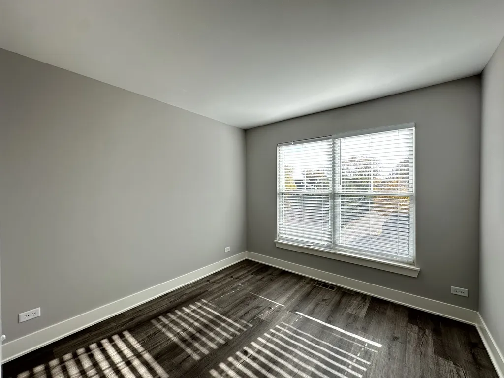 613 Broadway St, Libertyville,  60048, USA 60048-unit#TH-Chicago-IL