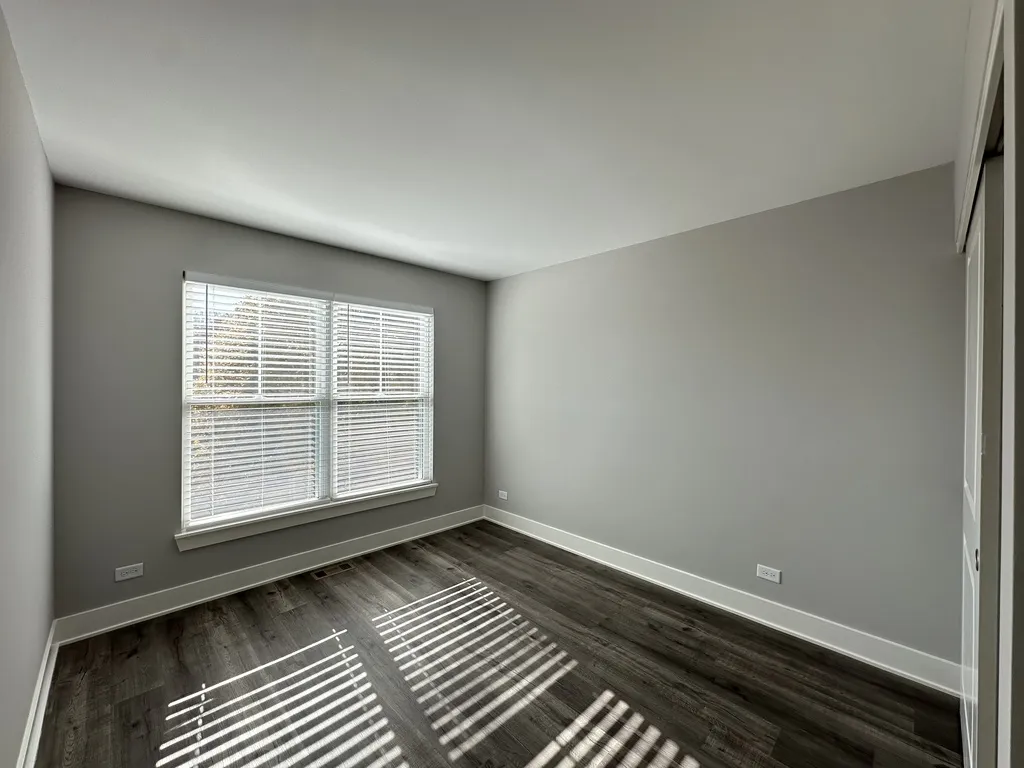 613 Broadway St, Libertyville,  60048, USA 60048-unit#TH-Chicago-IL