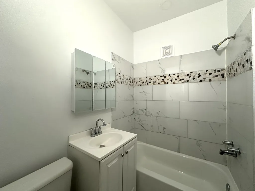 1321 W Estes Ave, ,  60626, USA 60626-unit#35-Chicago-IL