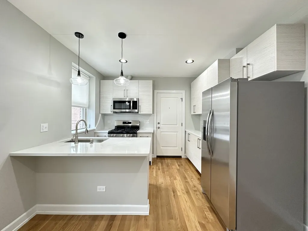 234 S Maple Ave, Oak Park,  60302, USA 60302-unit#2G-Chicago-IL