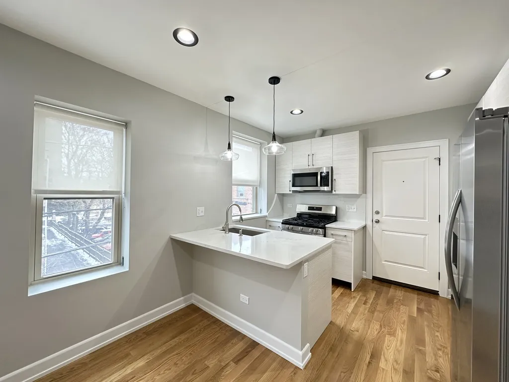 234 S Maple Ave, Oak Park,  60302, USA 60302-unit#2G-Chicago-IL