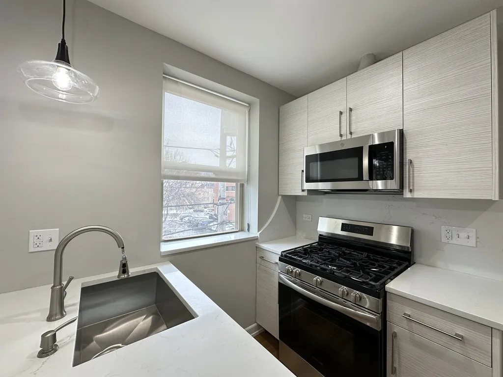 234 S Maple Ave, Oak Park,  60302, USA 60302-unit#2G-Chicago-IL