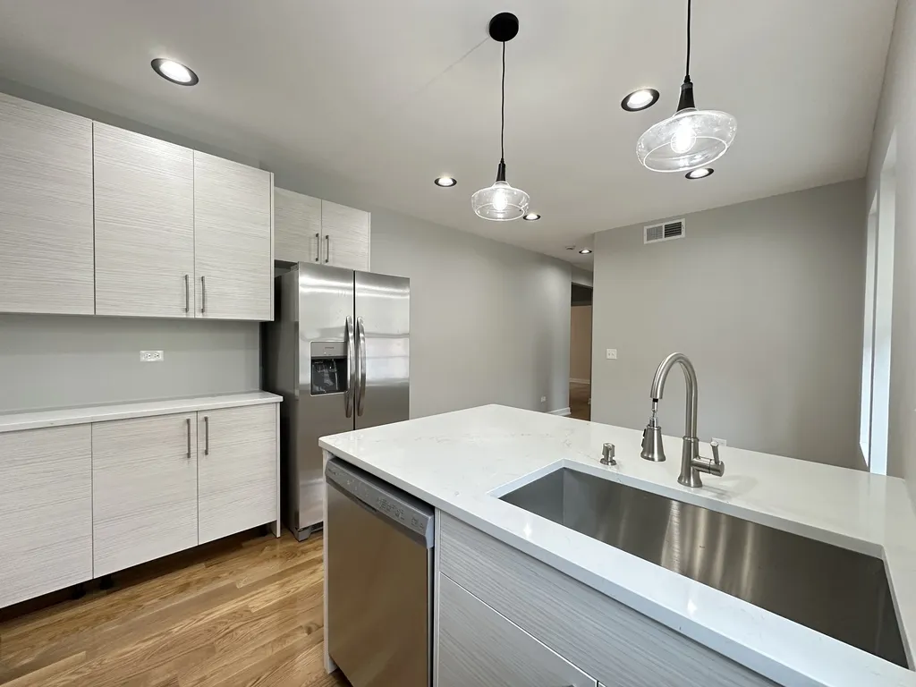 234 S Maple Ave, Oak Park,  60302, USA 60302-unit#2G-Chicago-IL