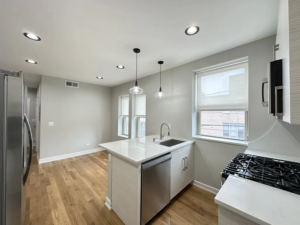 234 S Maple Ave, Oak Park,  60302, USA 60302-unit#2G-Chicago-IL