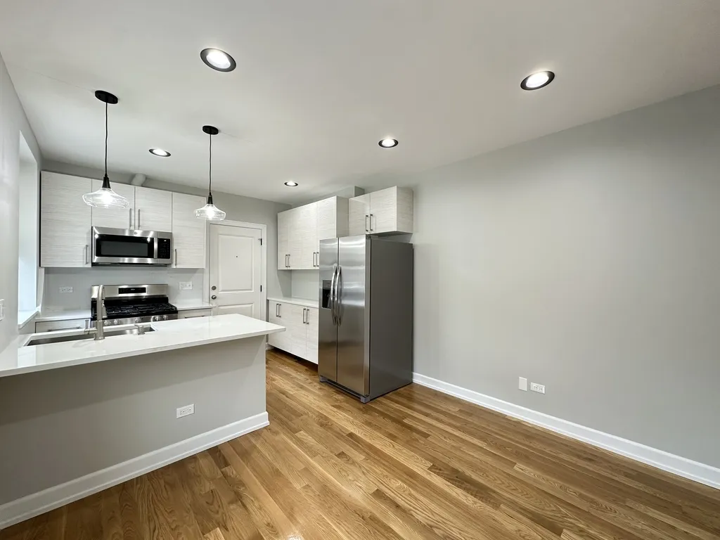 234 S Maple Ave, Oak Park,  60302, USA 60302-unit#2G-Chicago-IL