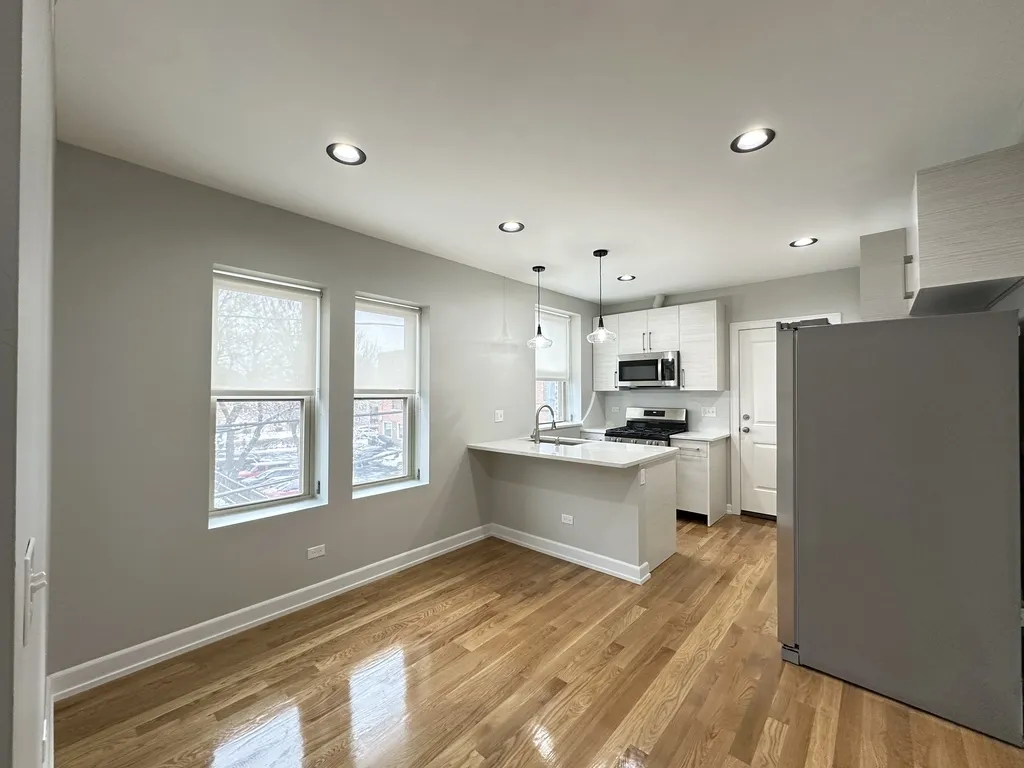 234 S Maple Ave, Oak Park,  60302, USA 60302-unit#2G-Chicago-IL