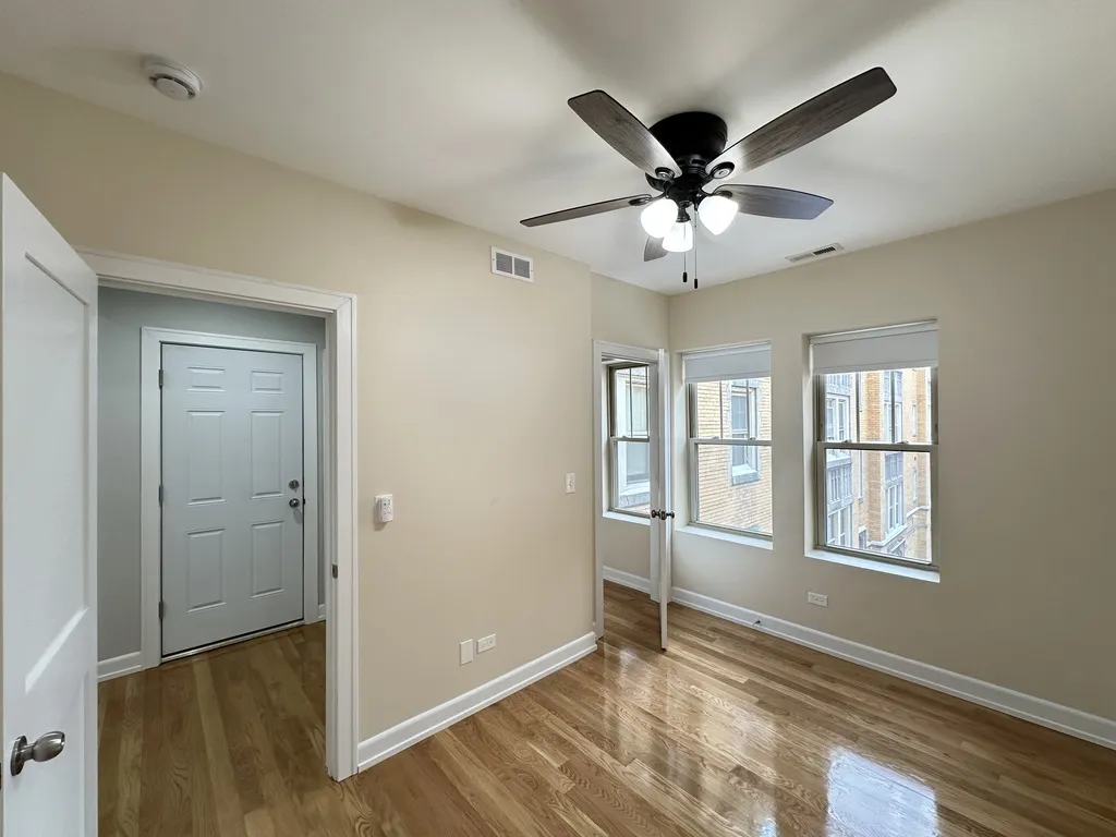 234 S Maple Ave, Oak Park,  60302, USA 60302-unit#2G-Chicago-IL