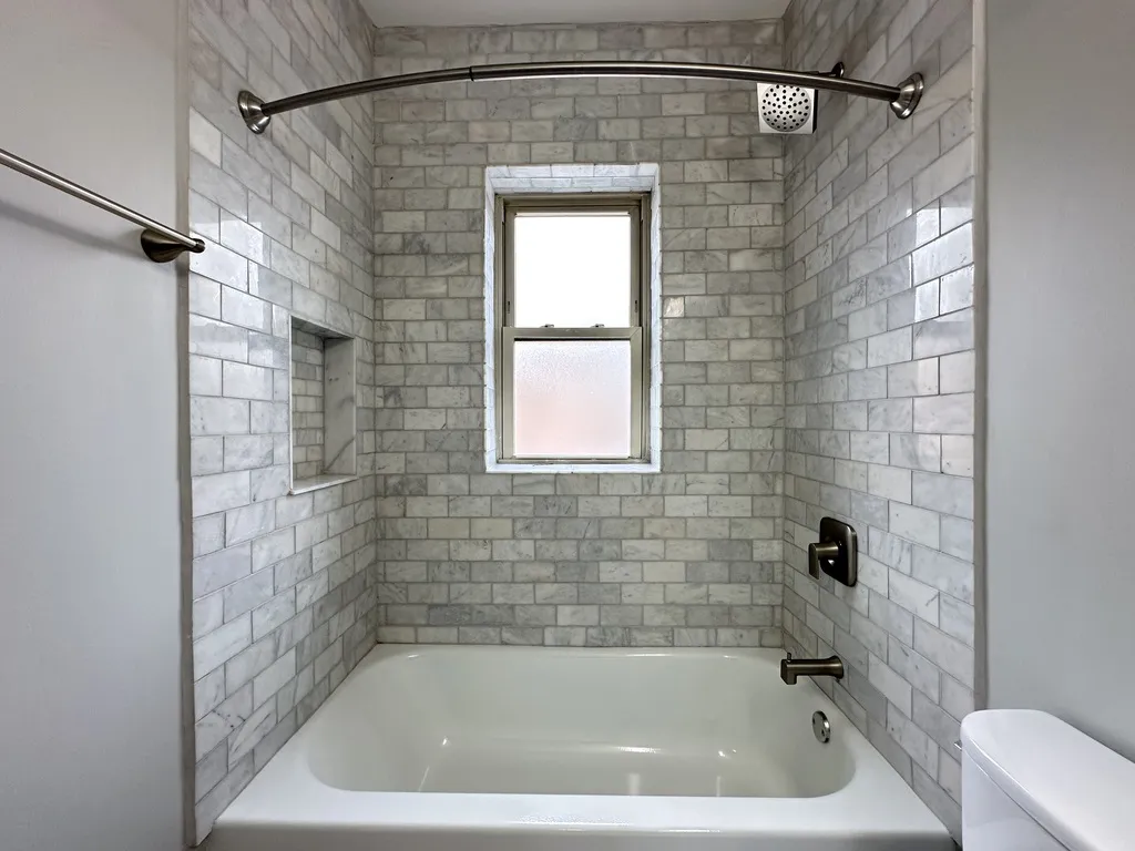 234 S Maple Ave, Oak Park,  60302, USA 60302-unit#2G-Chicago-IL