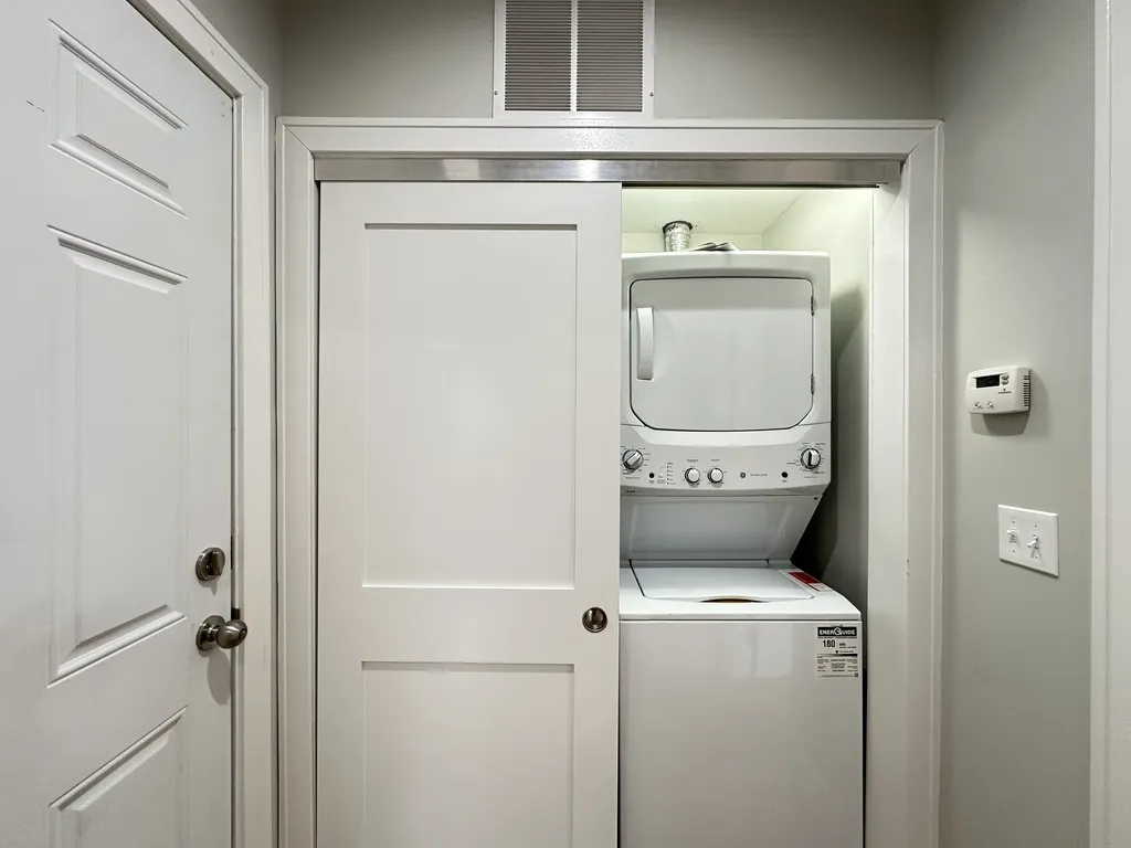 234 S Maple Ave, Oak Park,  60302, USA 60302-unit#2G-Chicago-IL