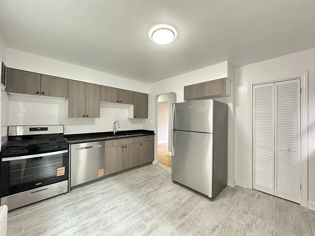 6715 N California Ave, ,  60645, USA 60645-unit#1W-Chicago-IL