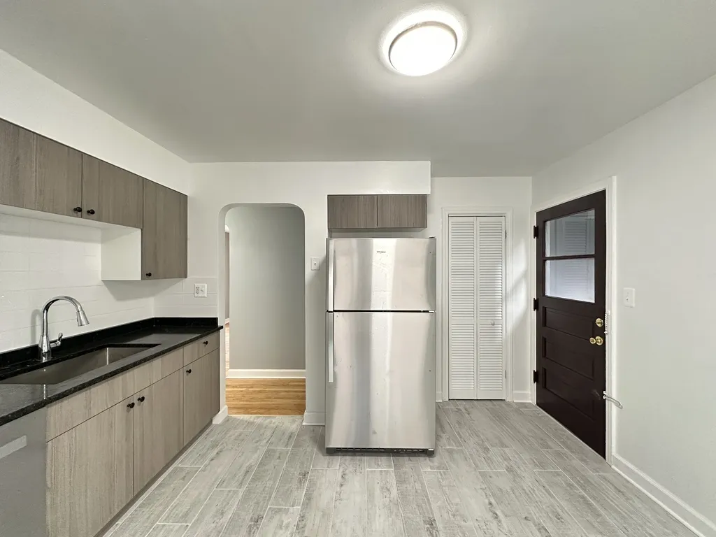 6715 N California Ave, ,  60645, USA 60645-unit#1W-Chicago-IL