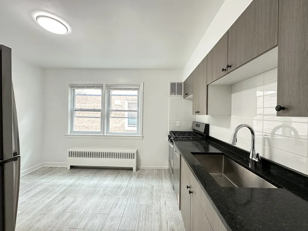 6715 N California Ave, ,  60645, USA 60645-unit#1W-Chicago-IL