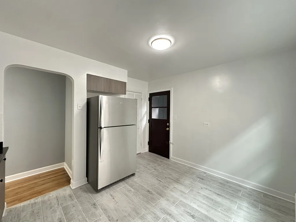 6715 N California Ave, ,  60645, USA 60645-unit#1W-Chicago-IL