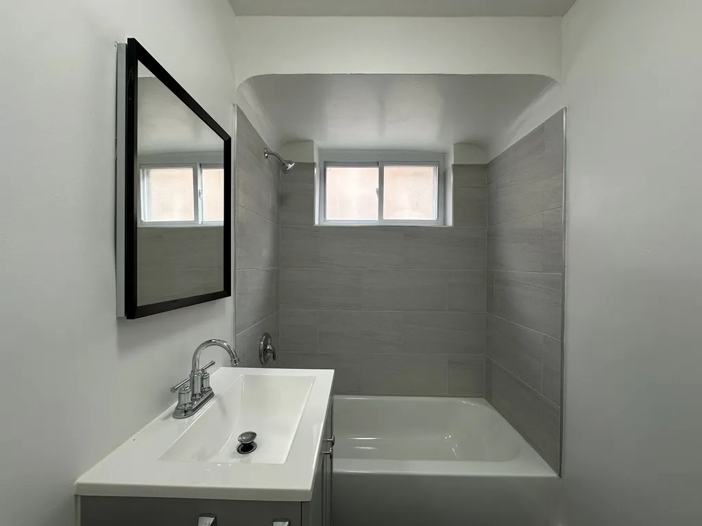 6715 N California Ave, ,  60645, USA 60645-unit#1W-Chicago-IL