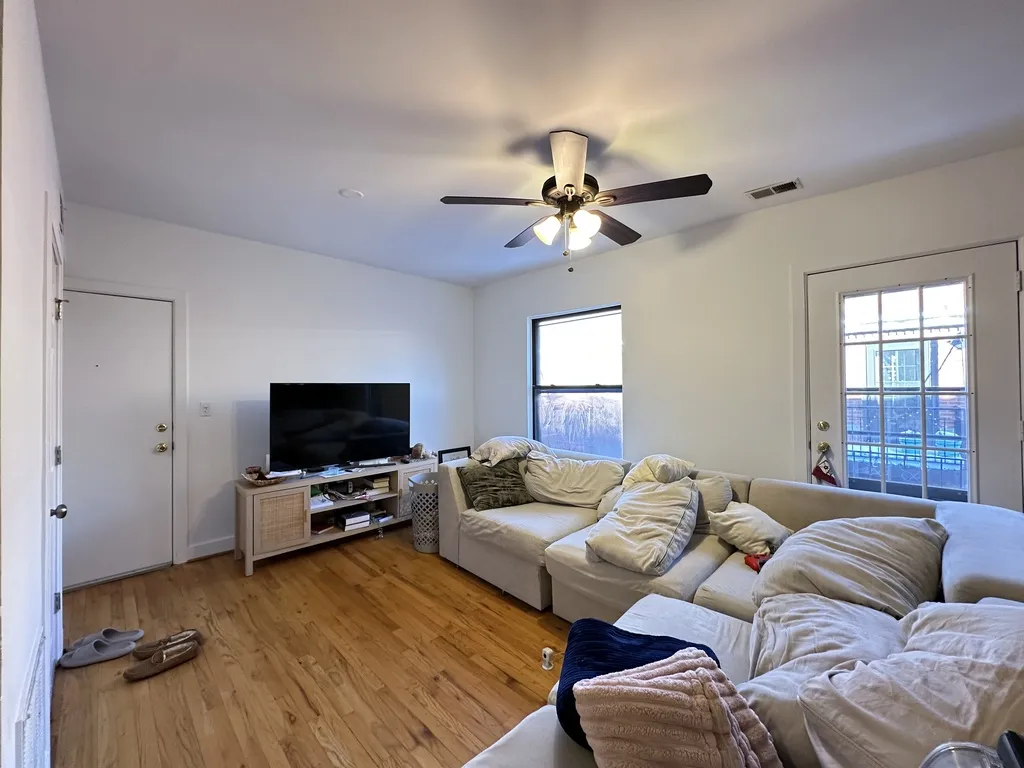 927 W Sunnyside Ave, , 60640, USA 60640-unit#3S-Chicago-IL