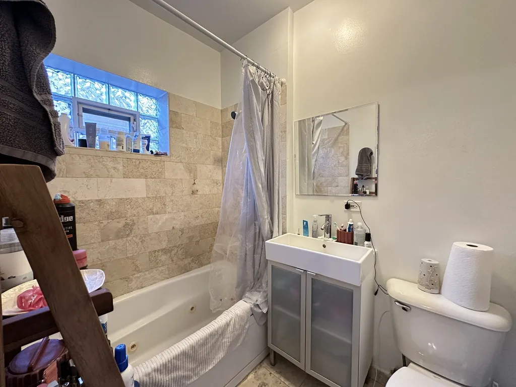 927 W Sunnyside Ave, , 60640, USA 60640-unit#3S-Chicago-IL