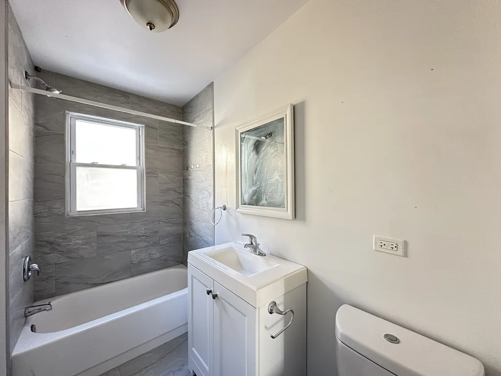 1646 W Pratt Blvd, ,  60626, USA 60626-unit#2i-Chicago-IL