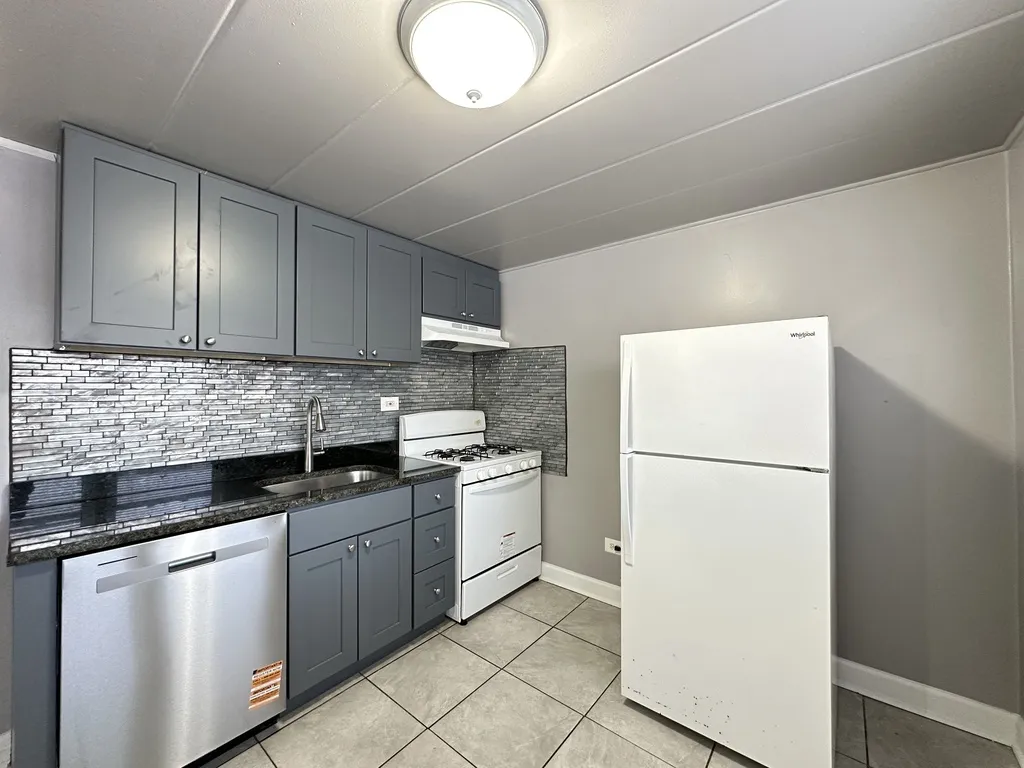 9632 Ivanhoe Ave, Schiller Park,  60176, USA 60176-unit#1A-Chicago-IL