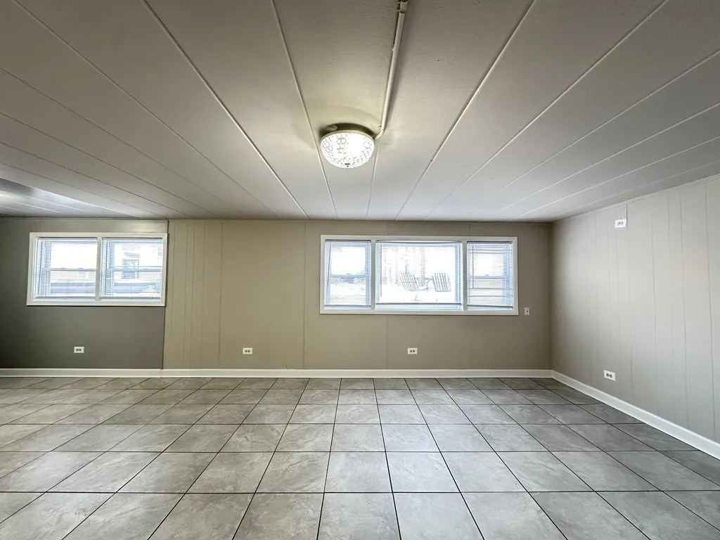 9632 Ivanhoe Ave, Schiller Park,  60176, USA 60176-unit#1A-Chicago-IL