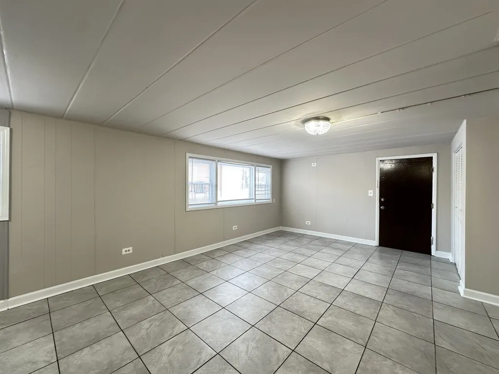 9632 Ivanhoe Ave, Schiller Park,  60176, USA 60176-unit#1A-Chicago-IL