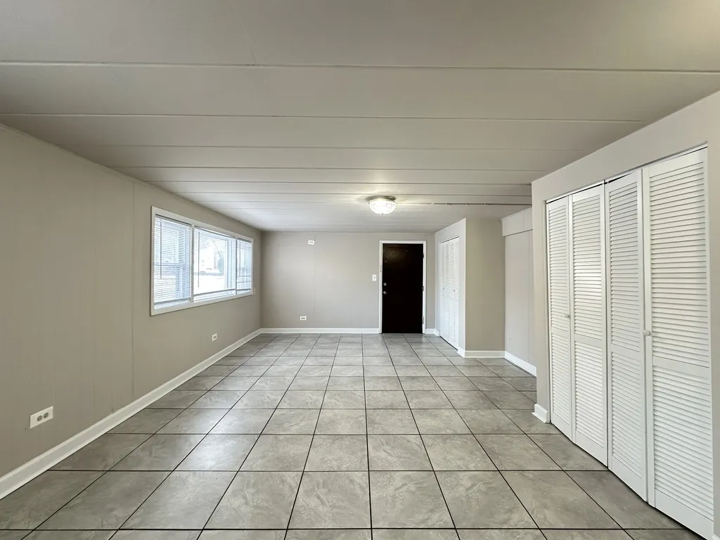 9632 Ivanhoe Ave, Schiller Park,  60176, USA 60176-unit#1A-Chicago-IL