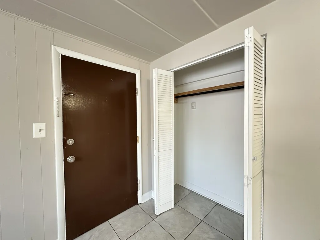 9632 Ivanhoe Ave, Schiller Park,  60176, USA 60176-unit#1A-Chicago-IL