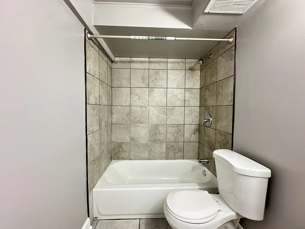 9632 Ivanhoe Ave, Schiller Park,  60176, USA 60176-unit#1A-Chicago-IL