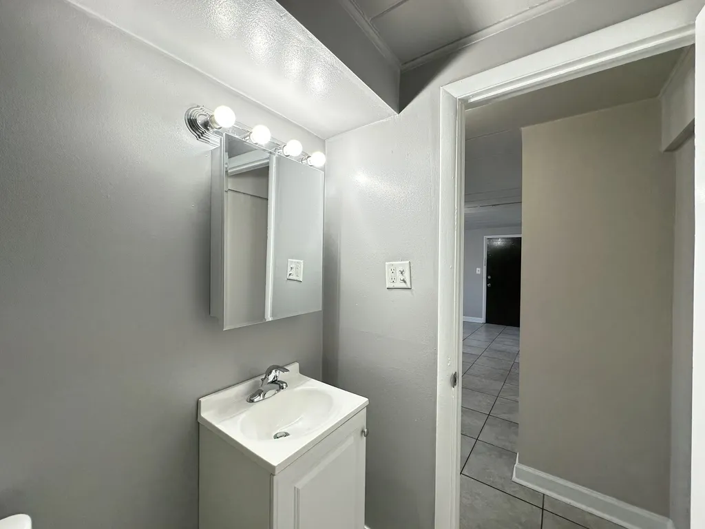 9632 Ivanhoe Ave, Schiller Park,  60176, USA 60176-unit#1A-Chicago-IL