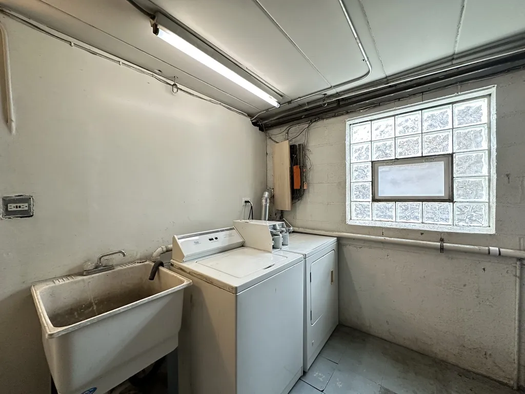 9632 Ivanhoe Ave, Schiller Park,  60176, USA 60176-unit#1A-Chicago-IL