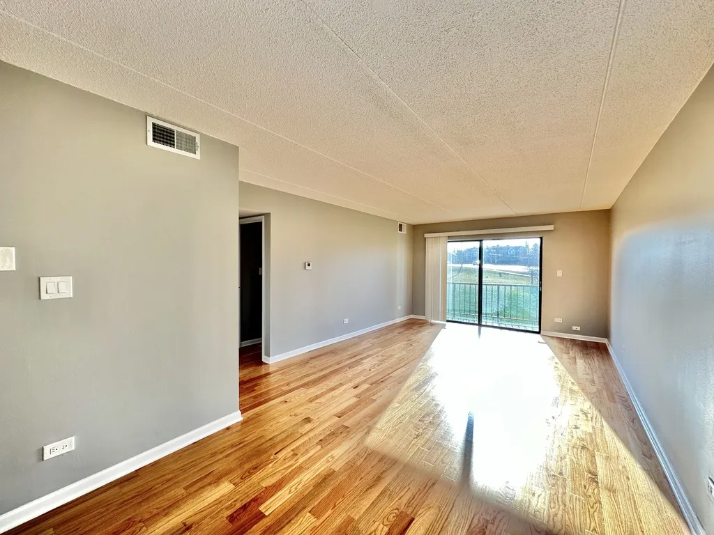 525 N Quentin Rd, Palatine,  60067, USA 60067-unit#303-Chicago-IL