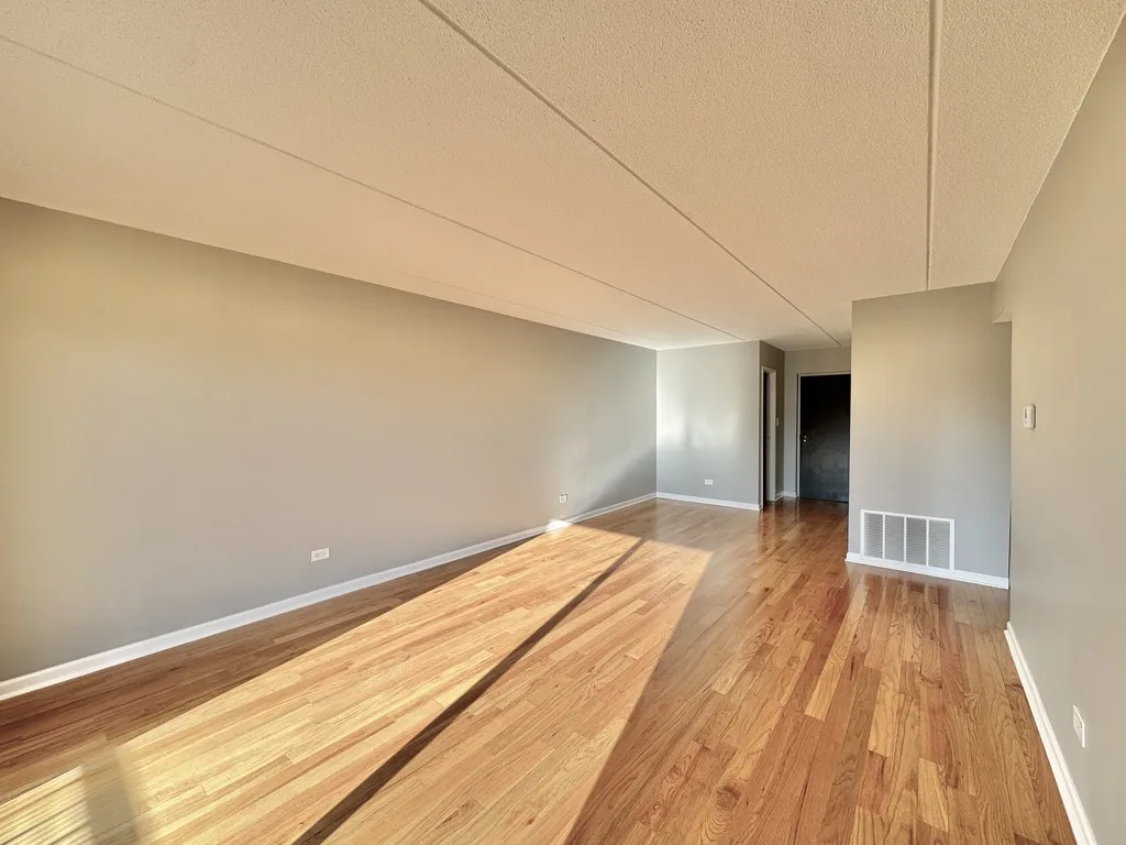 525 N Quentin Rd, Palatine,  60067, USA 60067-unit#303-Chicago-IL