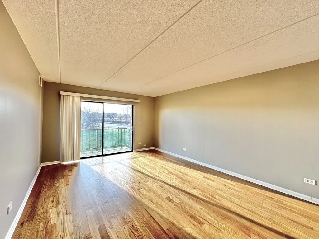 525 N Quentin Rd, Palatine,  60067, USA 60067-unit#303-Chicago-IL