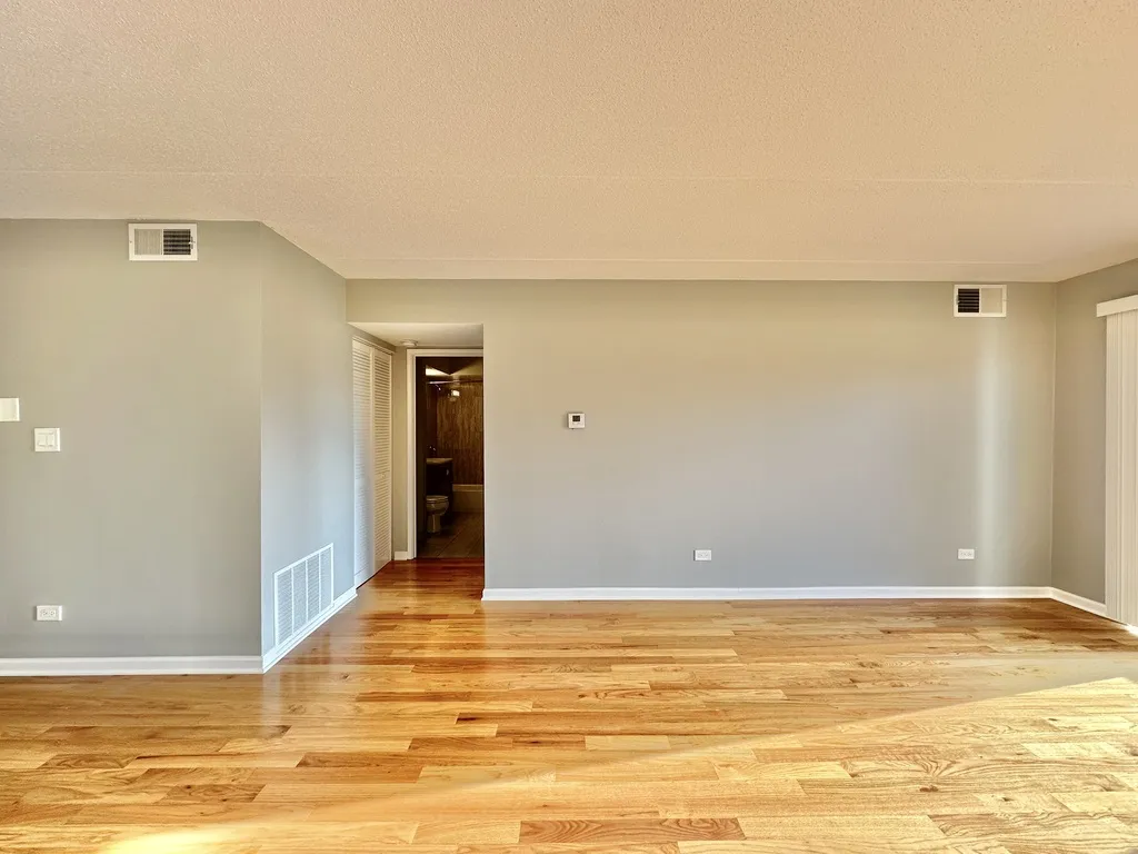 525 N Quentin Rd, Palatine,  60067, USA 60067-unit#303-Chicago-IL