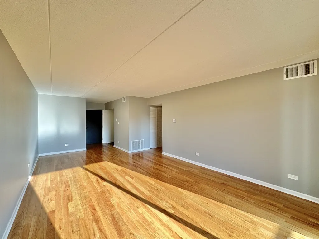 525 N Quentin Rd, Palatine,  60067, USA 60067-unit#303-Chicago-IL