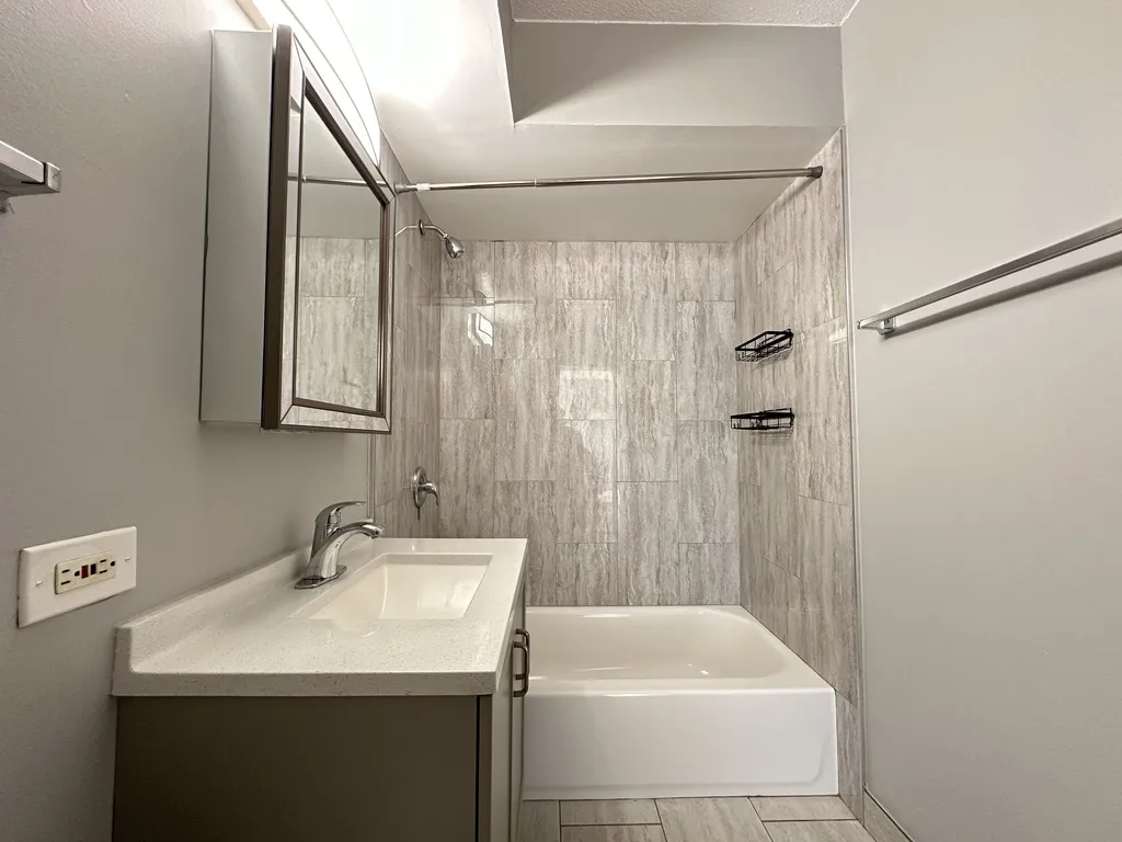 525 N Quentin Rd, Palatine,  60067, USA 60067-unit#303-Chicago-IL