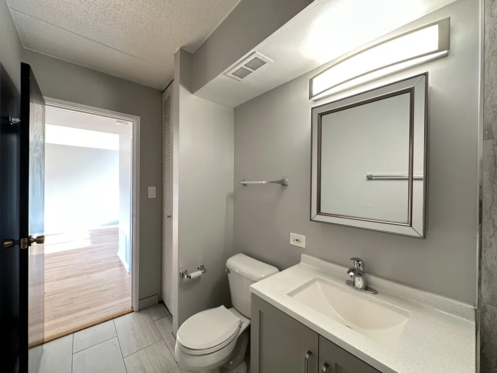 525 N Quentin Rd, Palatine,  60067, USA 60067-unit#303-Chicago-IL