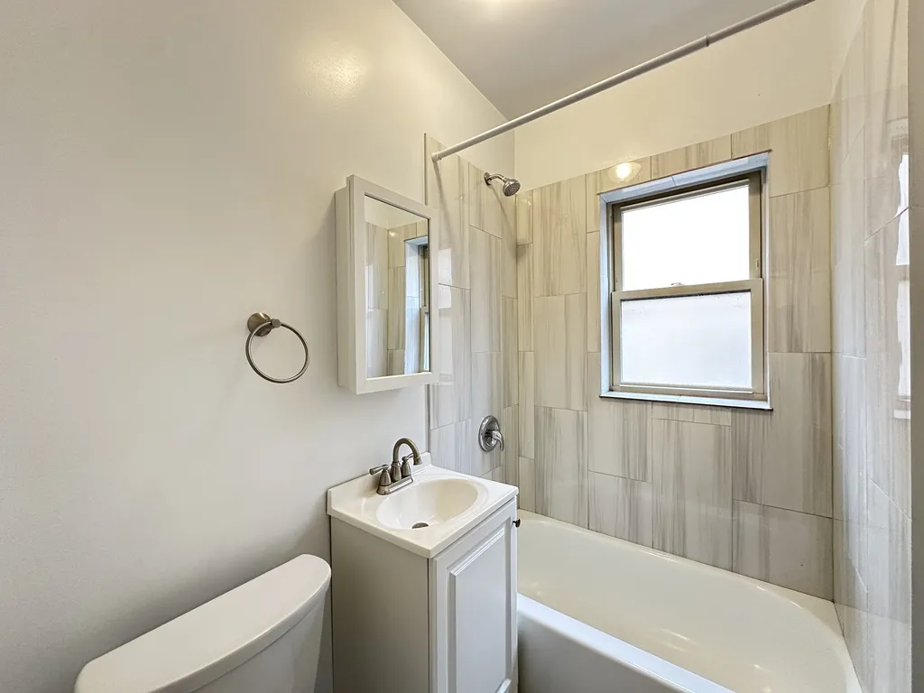 6347 N Magnolia Ave, ,  60660, USA 60660-unit#1M-Chicago-IL
